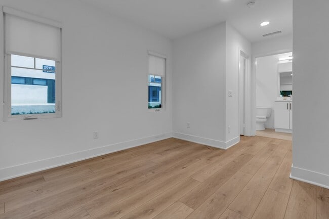 Building Photo - 2907 W Exposition Pl