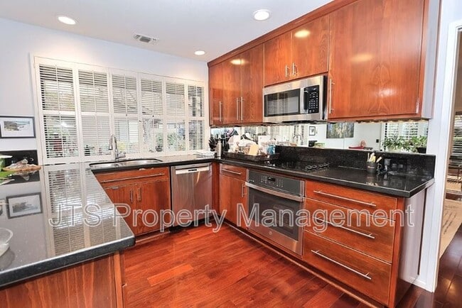 Building Photo - 2010 Promontory Point Ln