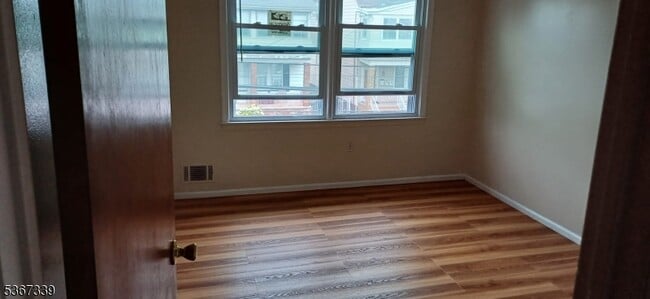Building Photo - 39 Young Ave