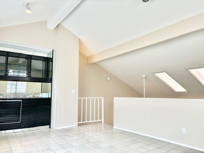 Building Photo - 2226 Martinique Ln