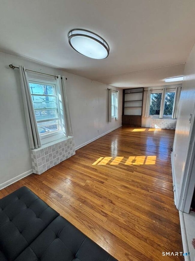 Building Photo - 394 Clintonville Rd