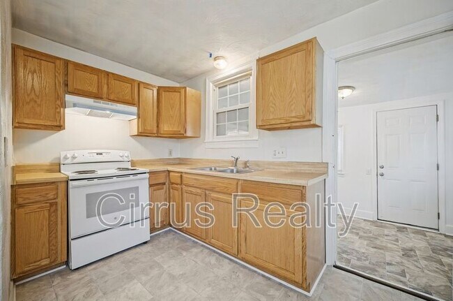 Building Photo - 428 Melville Rd