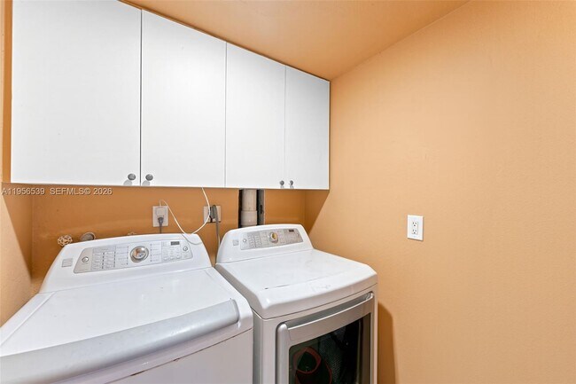 Building Photo - 5005 Collins Ave