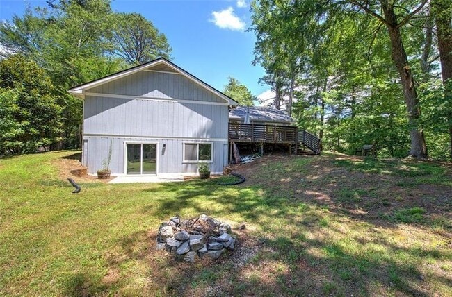 Building Photo - 3410 Holliglen Dr