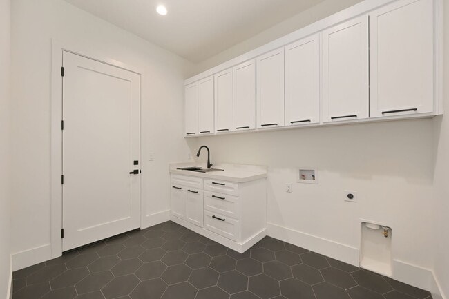 Building Photo - Waterfront 4 bed 4 bath 3,887 sq. ft.