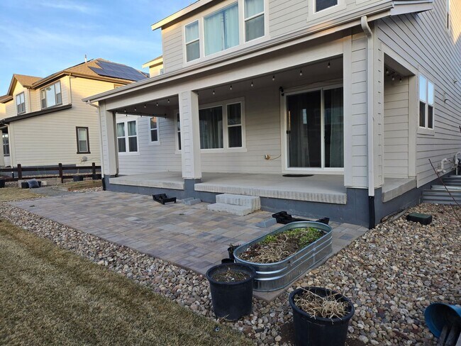 Building Photo - Spacious 4 Bedroom Single Family Home