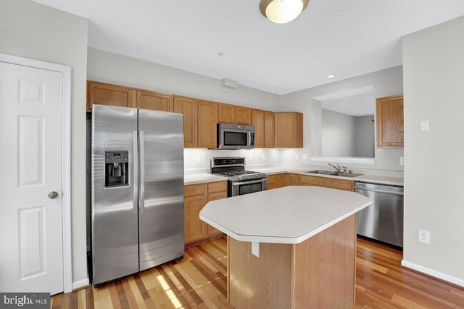 Building Photo - 265 Cherry Tree Square