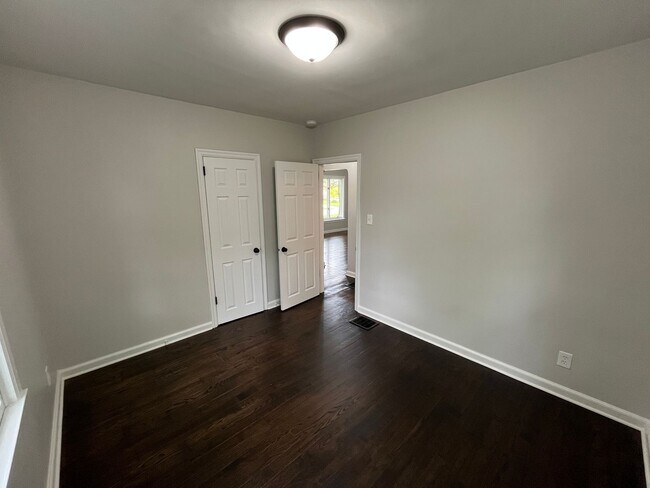 Building Photo - **REMODELED 2-BEDROOM HOUSE IN NORTH COLUMBUS!!**