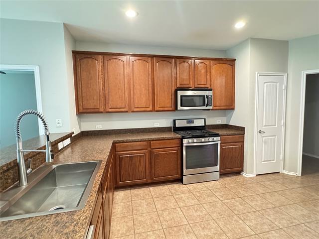 Building Photo - 9512 Crooked Cat Dr