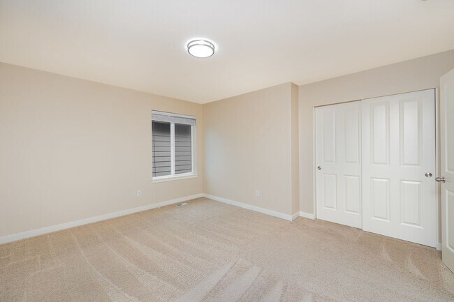Building Photo - Beautiful Craftsman home available for ren...