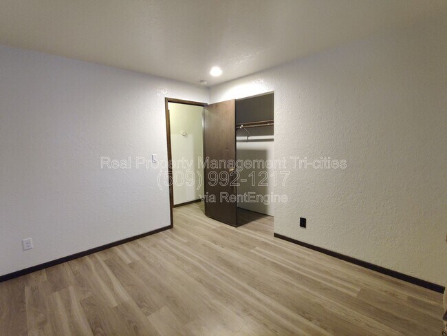 Building Photo - 1816 W 21st Ave