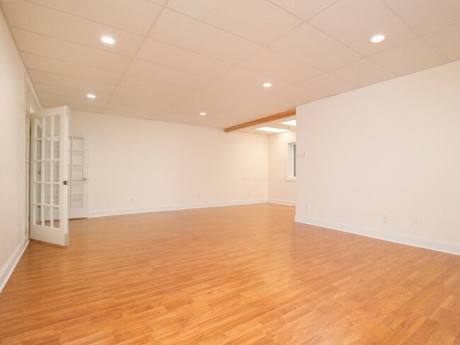 Building Photo - 1741 Golf Dr