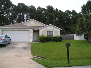 Building Photo - CENTRALLY LOCATED!