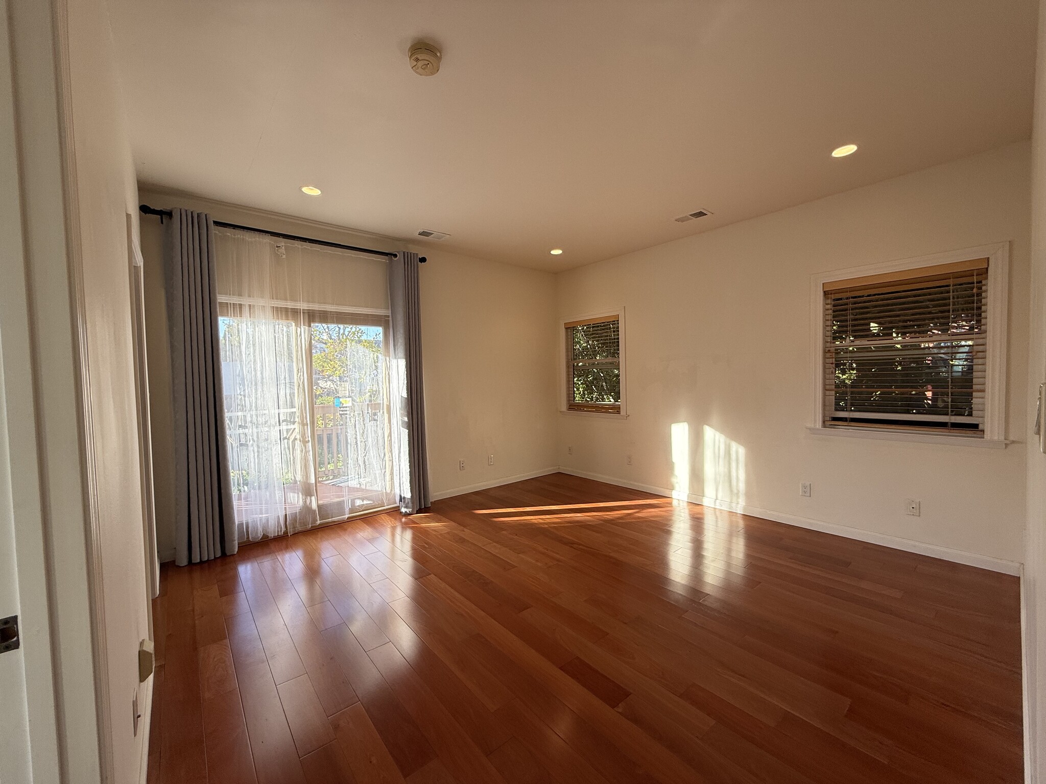 Master bedroom - 470 Pepper Ave