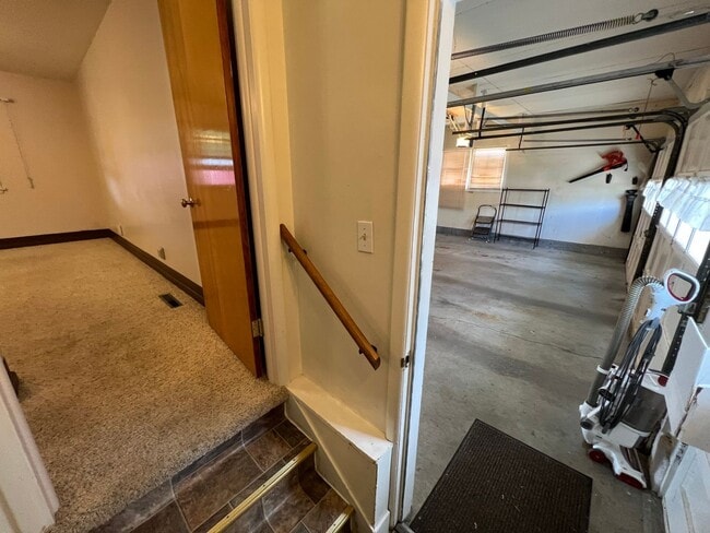 Building Photo - 429 E Pine St