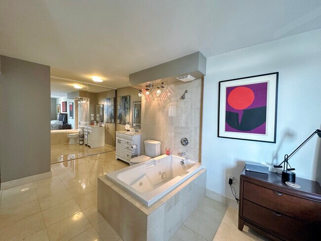 Building Photo - 3701 N Country Club Dr