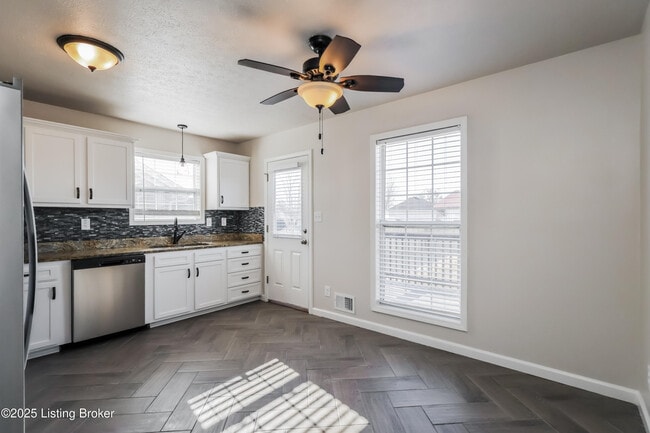 Building Photo - 193 Tecumseh Dr