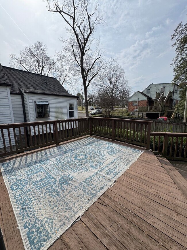 Building Photo - 2912 Woodlawn Dr