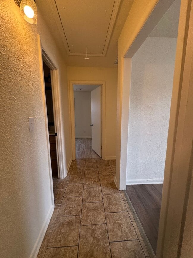 Building Photo - 212 S Magnolia Dr