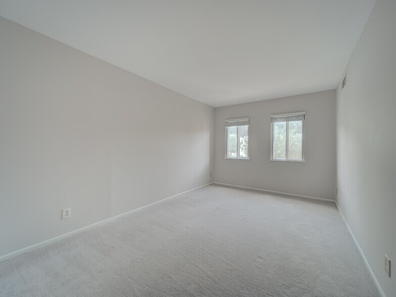 Building Photo - 5017 7th Rd S