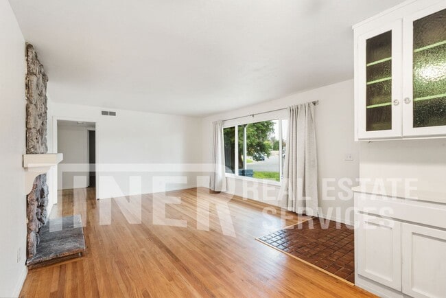 Building Photo - 603 11th St