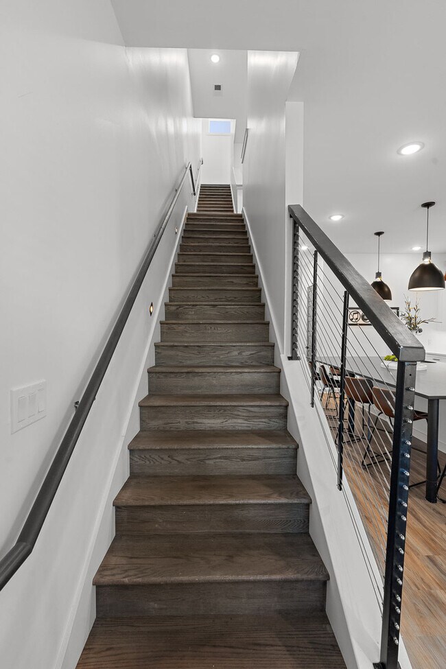 Building Photo - 738 Douglas Ave