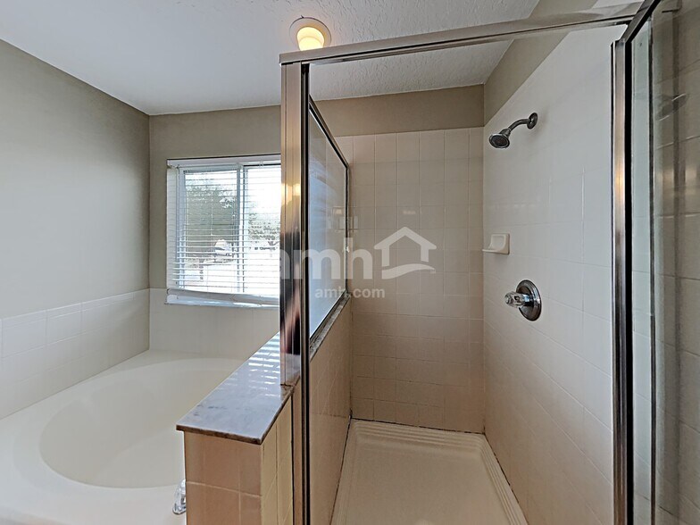 Building Photo - 11114 Golden Silence Dr