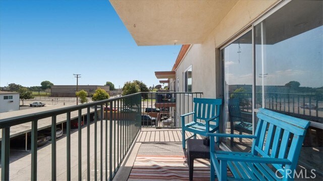 Building Photo - 400 N Acacia Ave