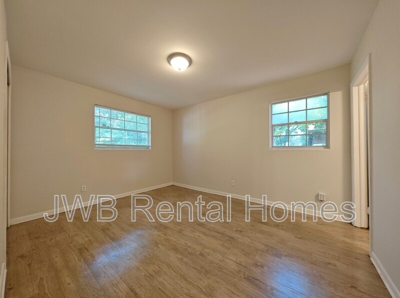 Building Photo - 2130 Patou Dr W