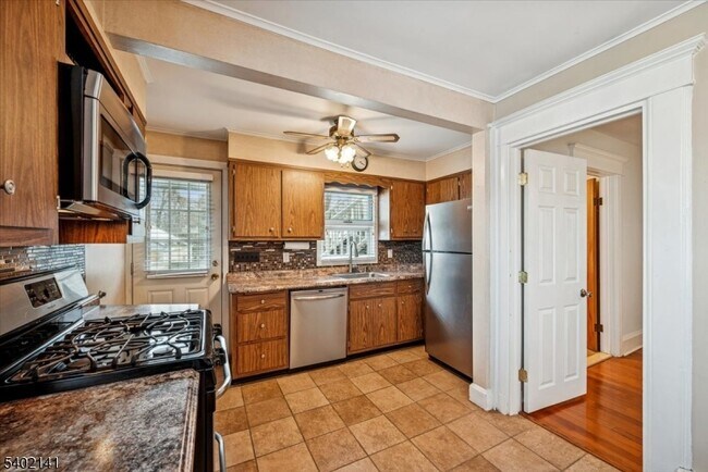 Building Photo - 16 Cross St