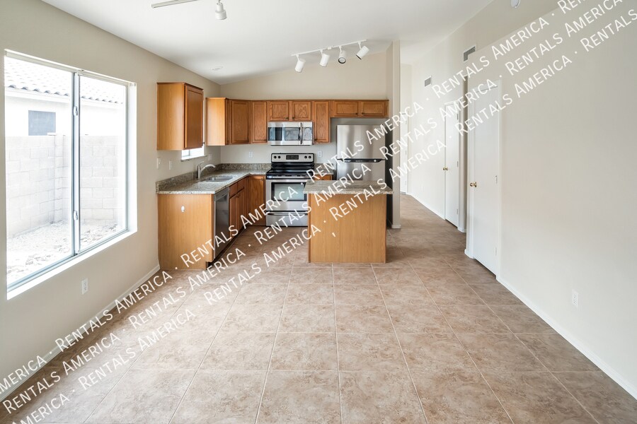 Building Photo - 1200 W Kingbird Dr