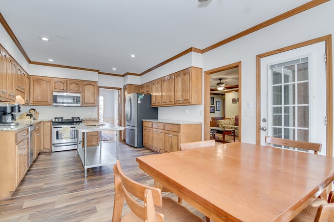 Building Photo - 4117 Knollcrest Cir N