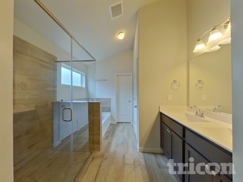 Building Photo - 9829 Gln Brk Ln