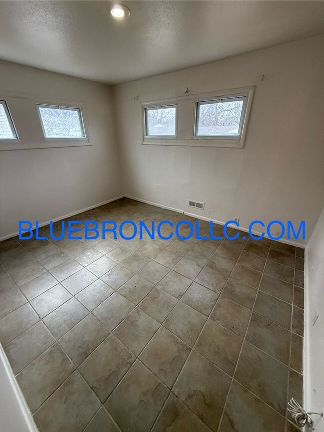 Building Photo - Nice house, great location!