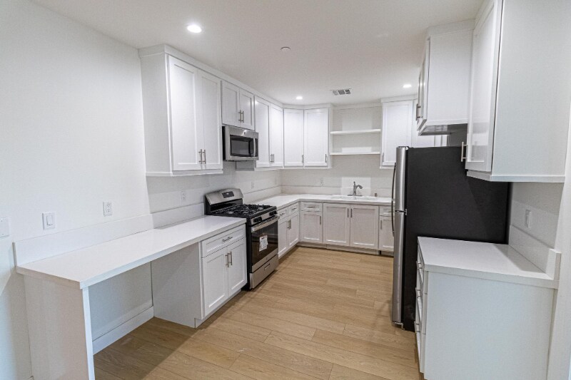 Primary Photo - 3672 W Imperial Hwy