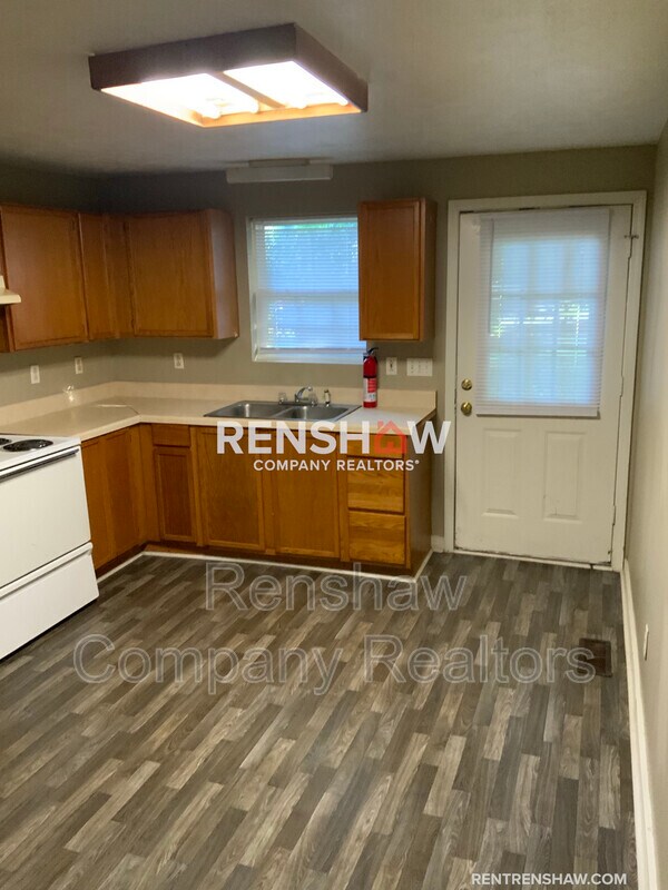 Building Photo - 410 N Connell Ave