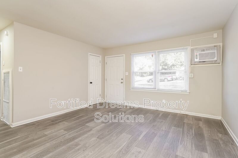 Building Photo - 900 Lowdermilk St