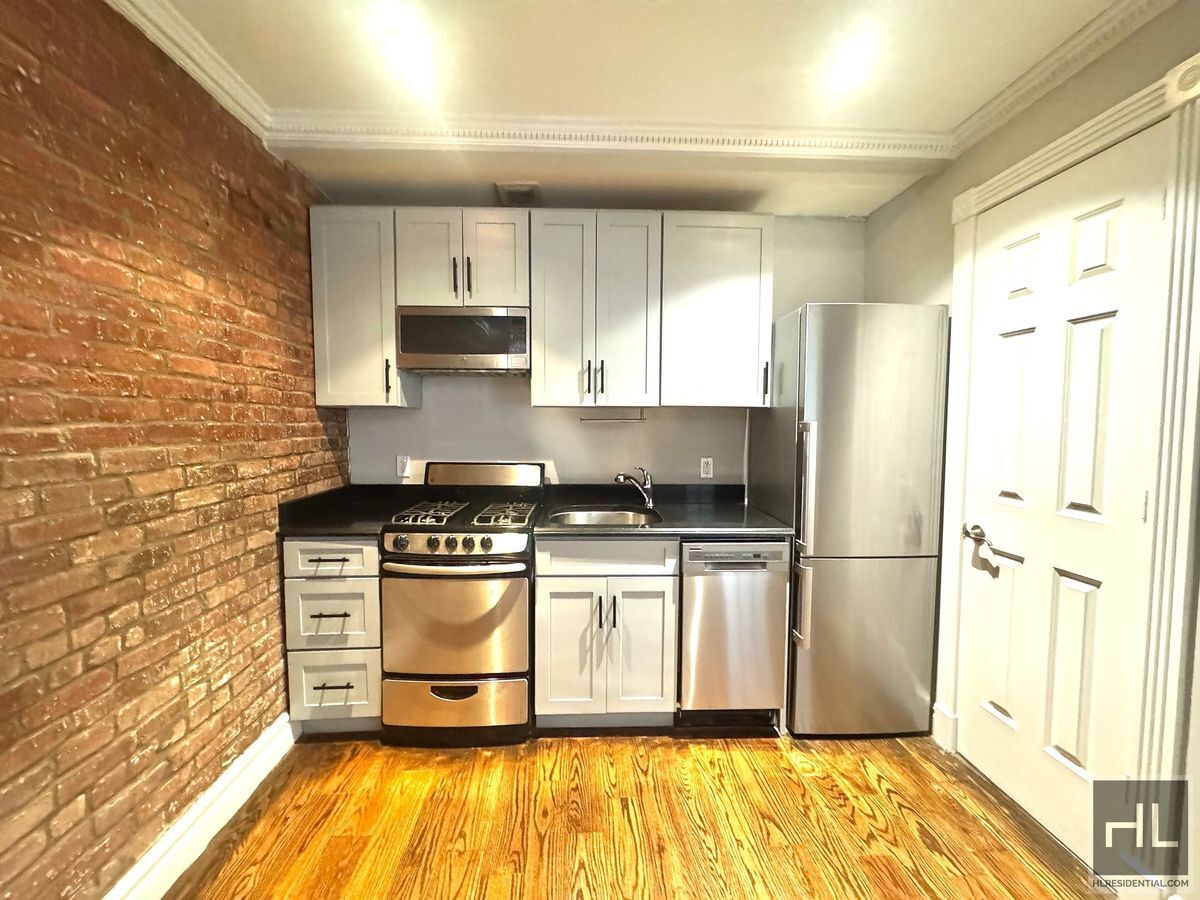 Building Photo - East 9th Street