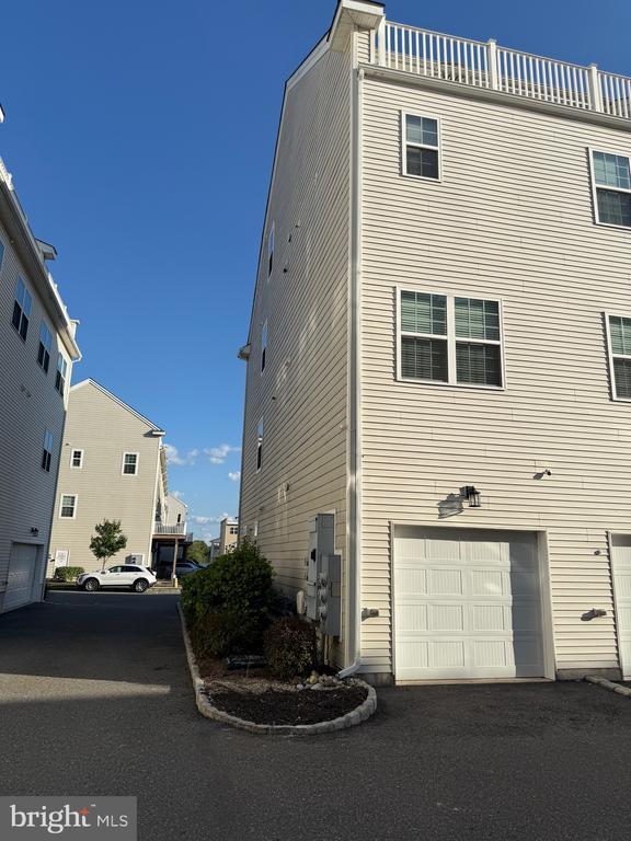 Building Photo - 116B Konefal St