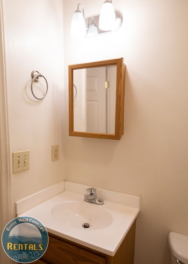 Interior Photo - Highland Woods II - 3bd/3ba: Upscale Student-Living! Minutes To Downtown Boone and ASU!