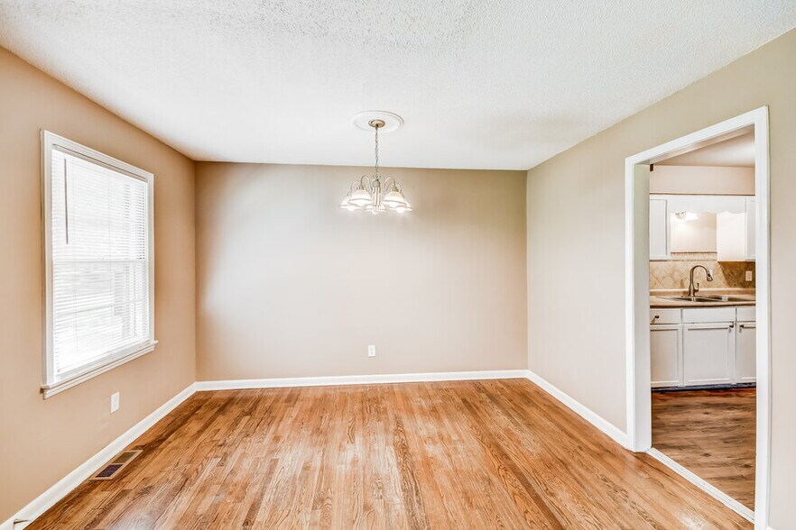 Building Photo - 111 Meadowood Ave