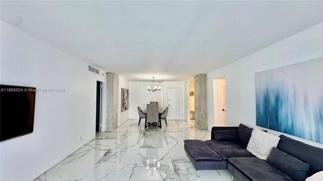 Building Photo - 2030 S Ocean Dr