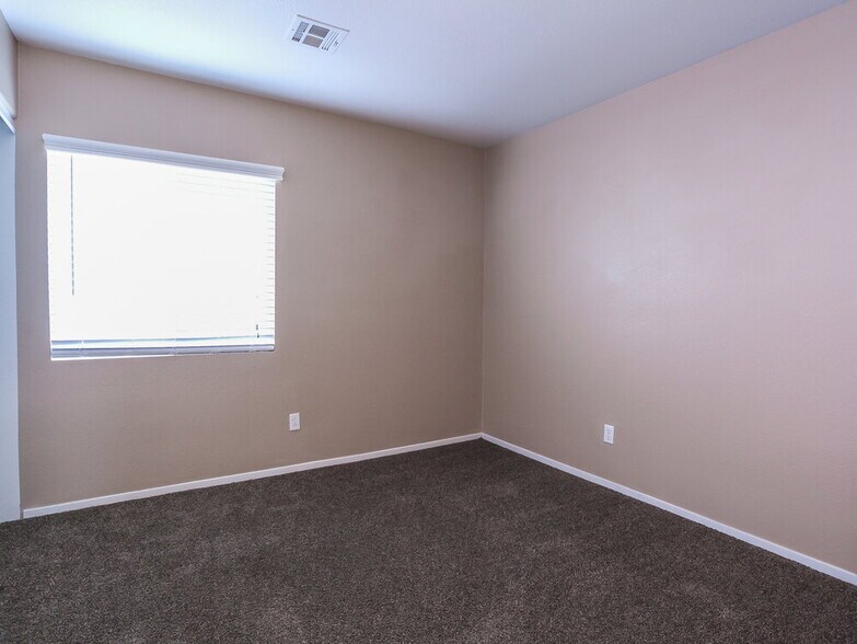 Building Photo - 5516 Cloudy Glen St