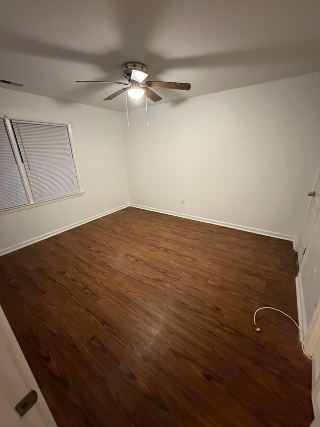 Building Photo - 8836 Deerwood Dr