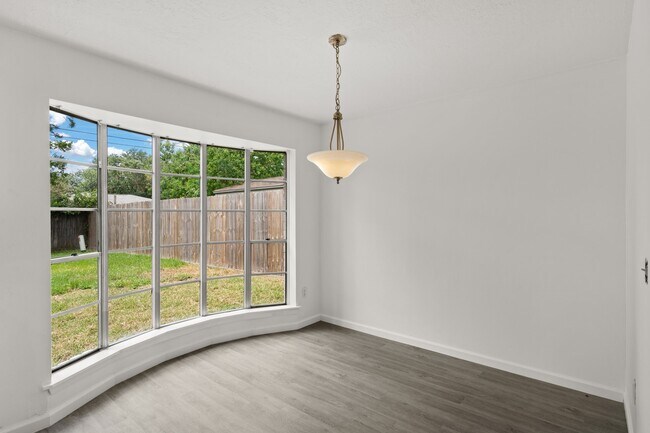 Building Photo - 16822 David Glen Dr