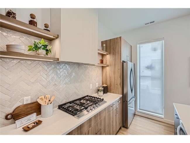 Building Photo - 4 West Dr