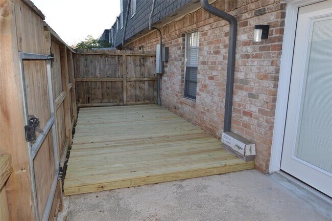 Building Photo - 8941 Gaylord Dr