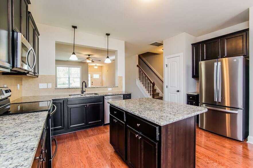 Building Photo - 45 Oakton Dr