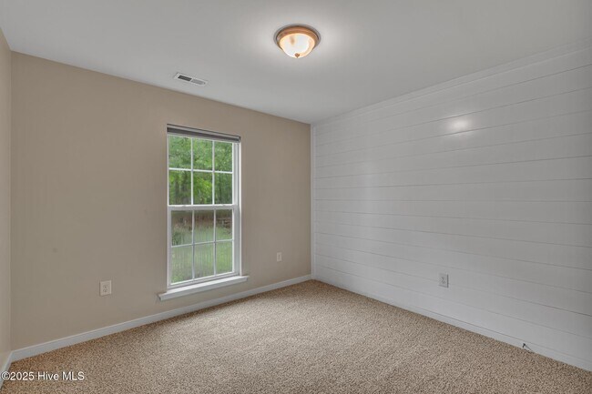 Building Photo - 394 White Sand Rd