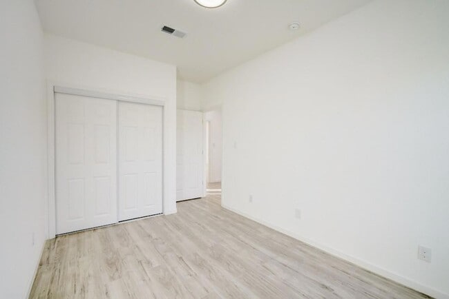 Building Photo - 117 Ori Ct